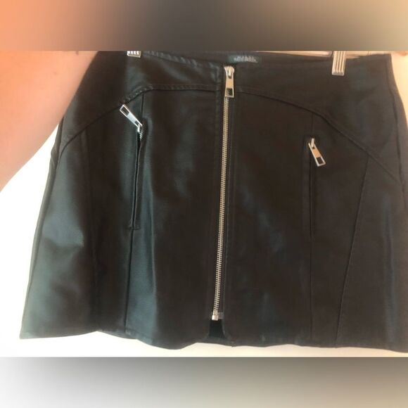 📳 Wild Fable | Faux Leather Skirt - Picture 5 of 8